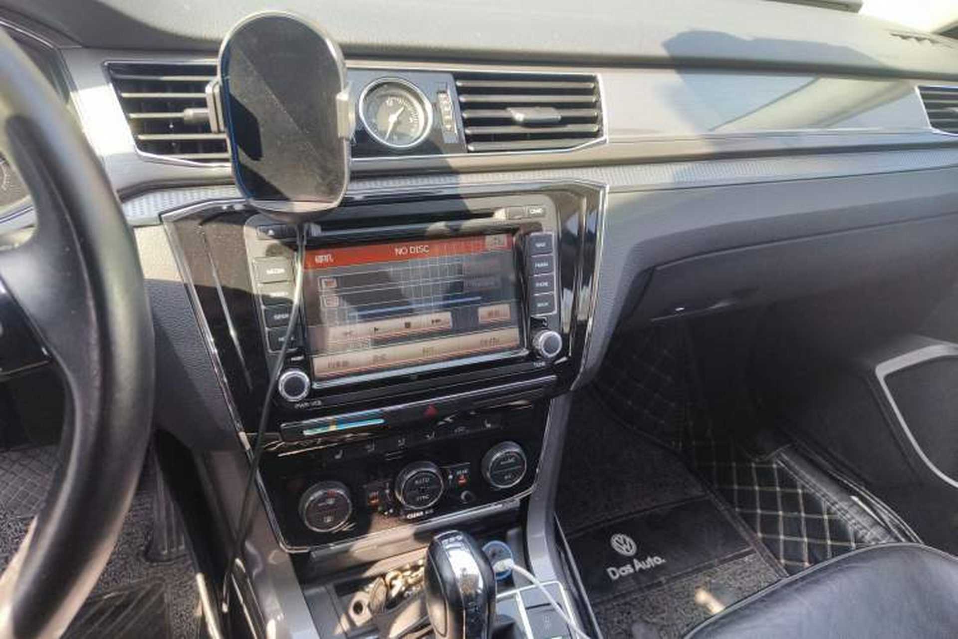 Used Volkswagen Passat 2016 330TSI DSG Luxury Edition Audio And AC Panel