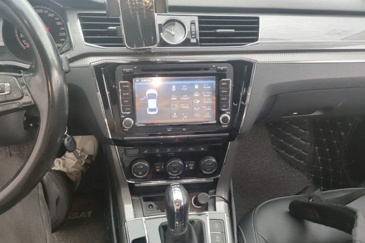 Used Volkswagen Passat 2016 280TSI DSG Prestige Edition Audio And AC Panel