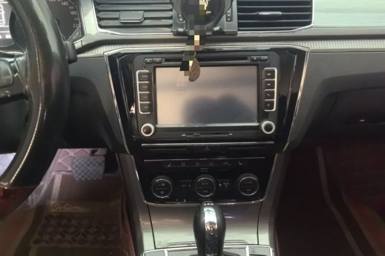 Used Volkswagen Passat 2016 330TSI DSG Luxury Edition Audio And AC Panel