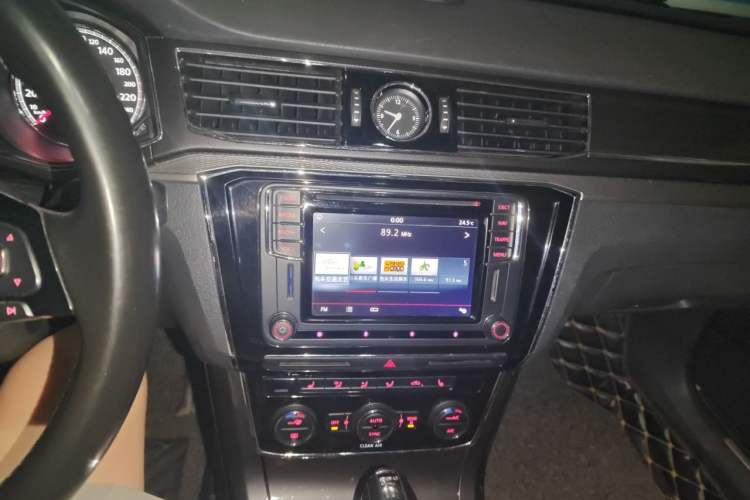 Used Volkswagen Passat 2016 330TSI DSG Prestige Edition Audio And AC Panel