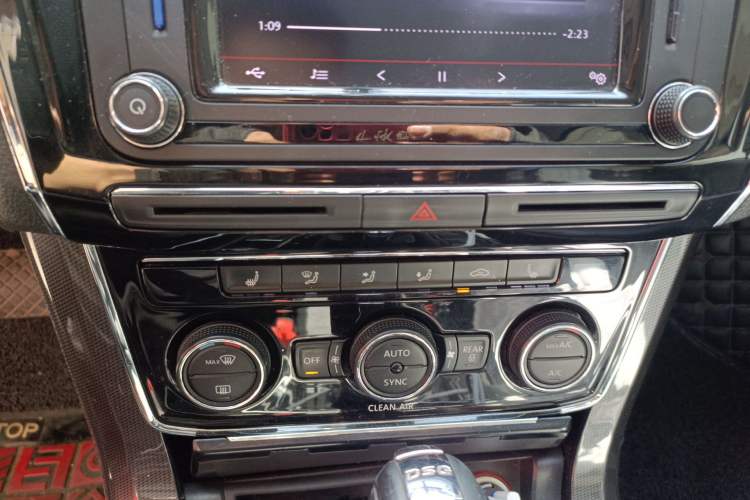 Used Volkswagen Passat 2016 330TSI DSG Prestige Edition Audio And AC Panel
