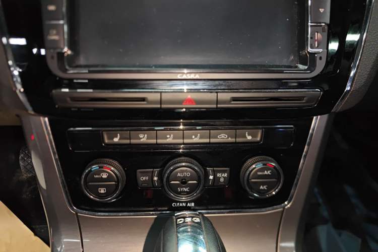 Used Volkswagen Passat 2016 330TSI DSG Luxury Edition Audio And AC Panel