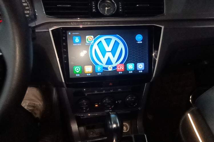 Used Volkswagen Passat  Audio And AC Panel