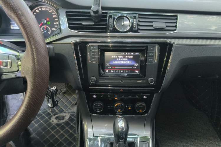 Used Volkswagen Passat 2016 330TSI DSG Luxury Edition Audio And AC Panel