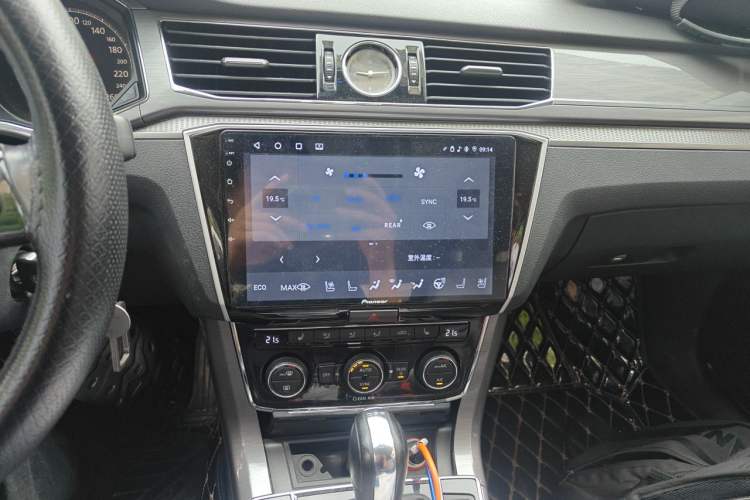 Used Volkswagen Passat 2016 330TSI DSG Luxury Edition Audio And AC Panel