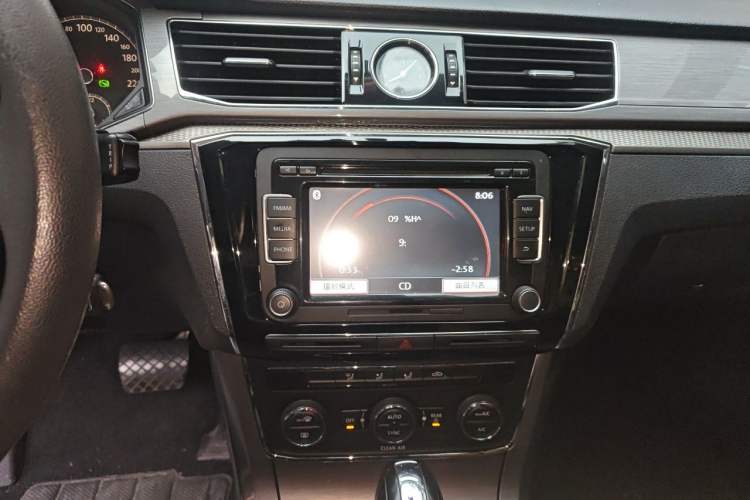 Used Volkswagen Passat 2016 330TSI DSG Luxury Edition Audio And AC Panel
