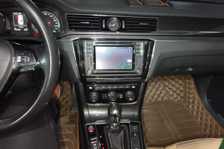 Used Volkswagen Passat 2016 380TSI DSG Prestige Edition Audio And AC Panel