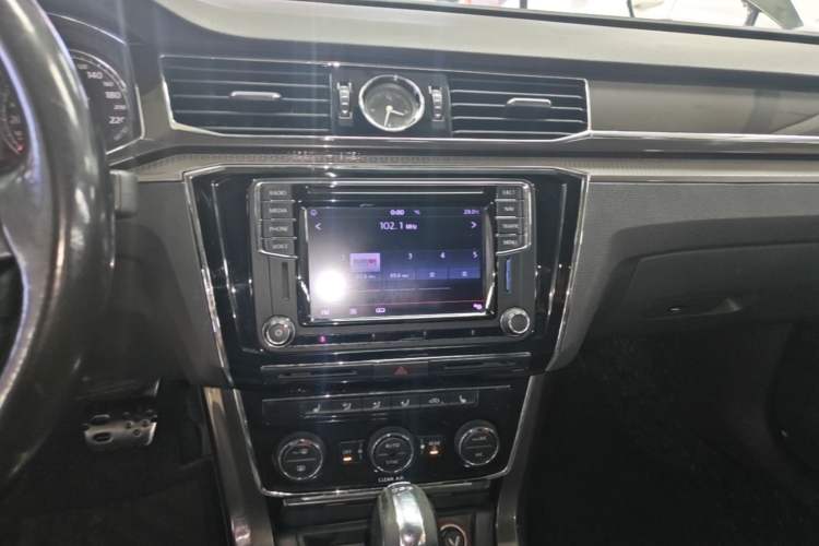 Used Volkswagen Passat 2016 330TSI DSG Prestige Edition Audio And AC Panel