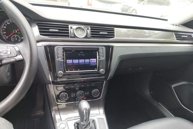 Used Volkswagen Passat 2016 330TSI DSG Prestige Edition Audio And AC Panel