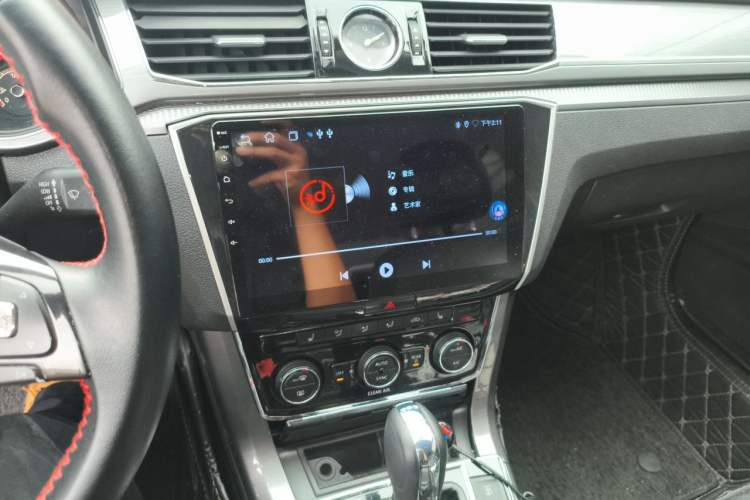 Used Volkswagen Passat 2016 330TSI DSG Luxury Edition Audio And AC Panel