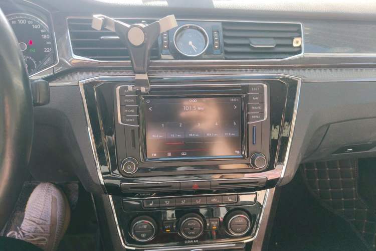 Used Volkswagen Passat 2016 330TSI DSG Prestige Edition Audio And AC Panel