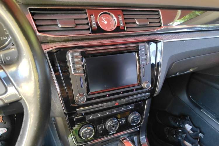 Used Volkswagen Passat 2016 330TSI DSG Prestige Edition Audio And AC Panel