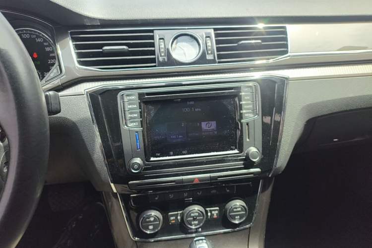 Used Volkswagen Passat 2016 380TSI DSG Prestige Edition Audio And AC Panel