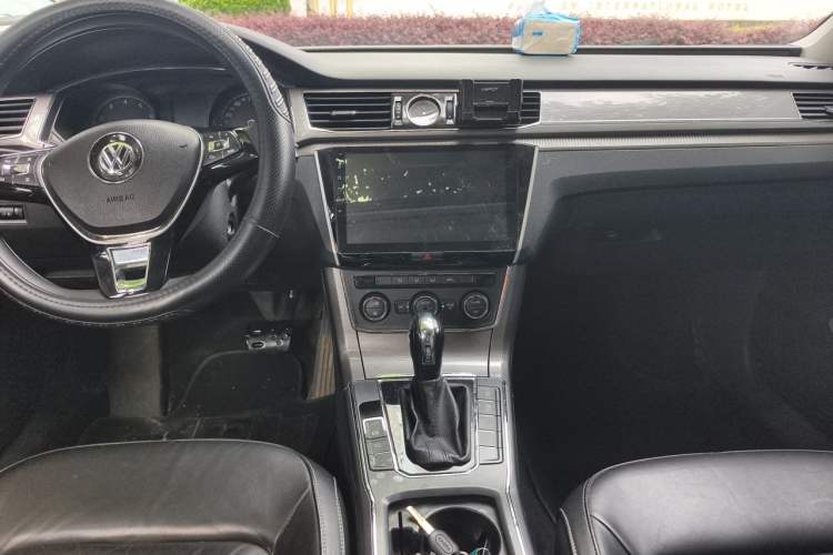 Used Volkswagen Passat 2016 330TSI DSG Luxury Edition Audio And AC Panel