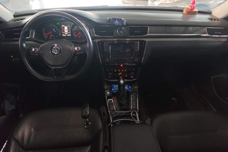 Used Volkswagen Passat 2016 380TSI DSG Prestige Edition Center Console