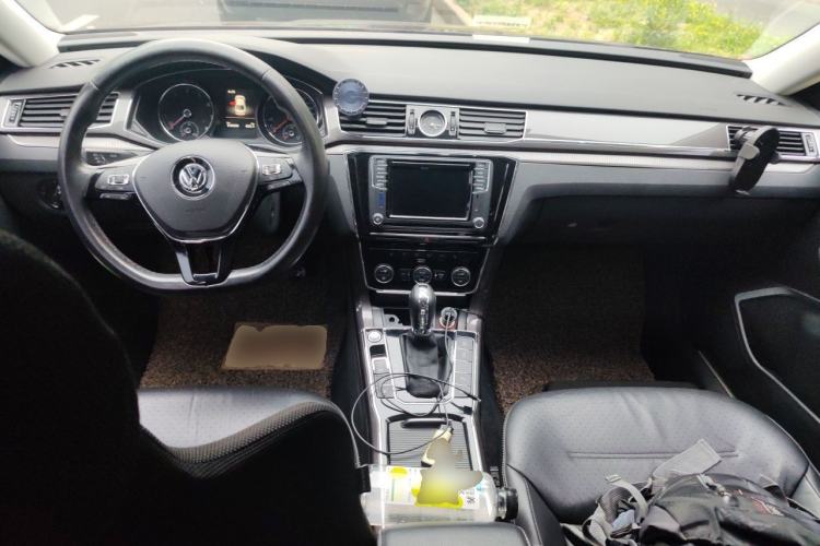 Used Volkswagen Passat 2016 330TSI DSG Prestige Edition Center Console