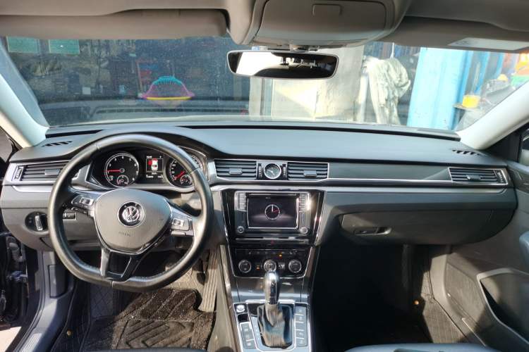 Used Volkswagen Passat 2016 330TSI DSG Prestige Edition Center Console