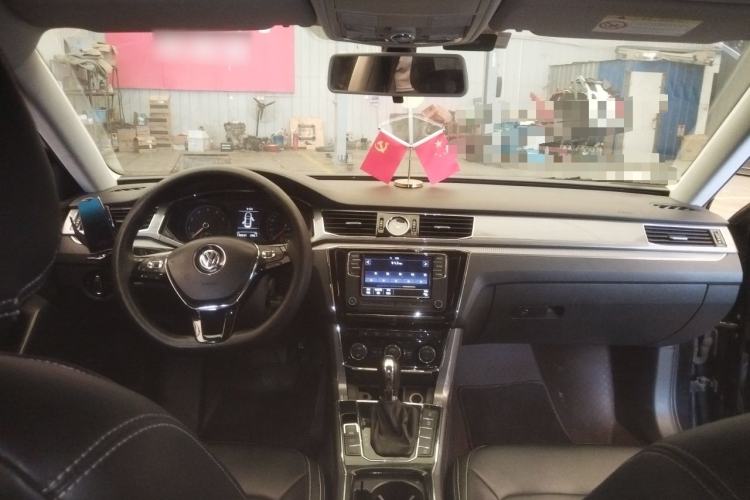Used Volkswagen Passat 2016 330TSI DSG Luxury Edition Center Console