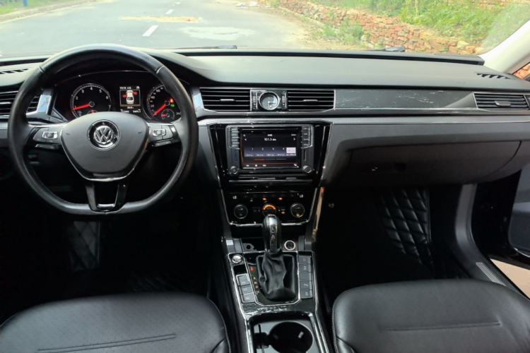 Used Volkswagen Passat 2016 380TSI DSG Prestige Edition Center Console