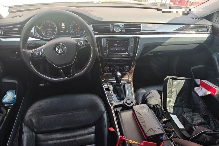 Used Volkswagen Passat 2016 380TSI DSG Ultimate Edition Center Console