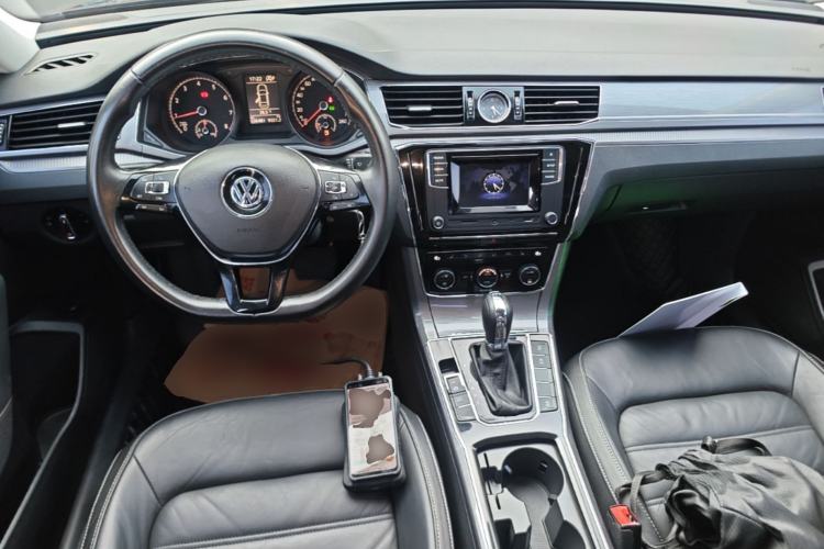 Used Volkswagen Passat 2016 330TSI DSG Luxury Edition Center Console