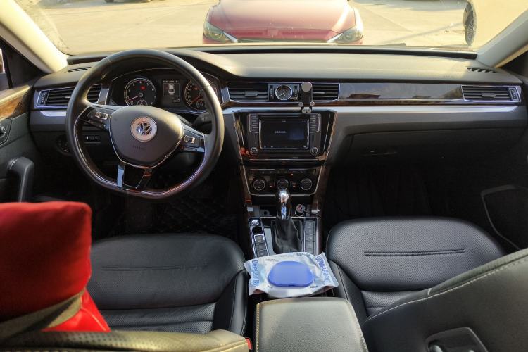 Used Volkswagen Passat 2016 380TSI DSG Ultimate Edition Center Console