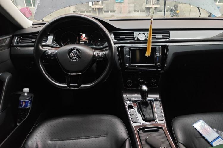 Used Volkswagen Passat 2016 330TSI DSG Prestige Edition Center Console