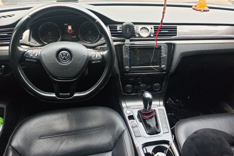 Used Volkswagen Passat 2016 330TSI DSG Prestige Edition Center Console