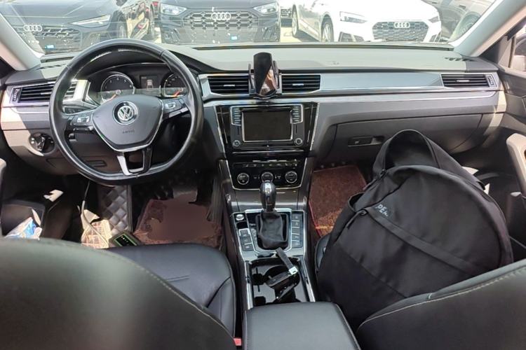 Used Volkswagen Passat 2016 330TSI DSG Prestige Edition Center Console