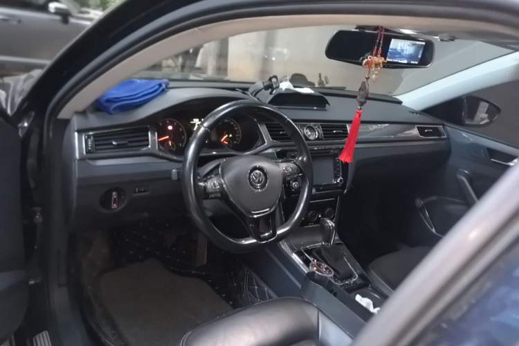 Used Volkswagen Passat 2016 280TSI DSG Prestige Edition Center Console