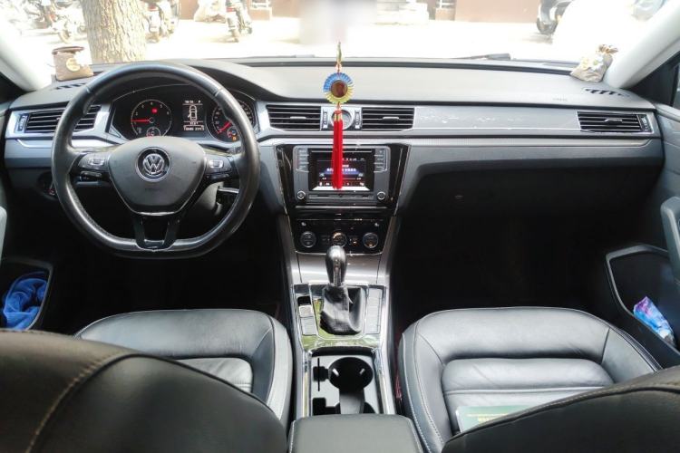 Used Volkswagen Passat 2016 330TSI DSG Luxury Edition Center Console