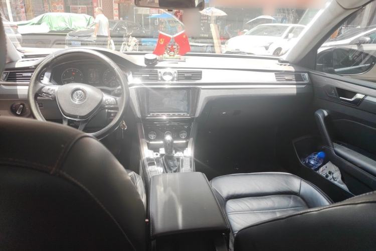 Used Volkswagen Passat 2016 280TSI DSG Prestige Edition Center Console