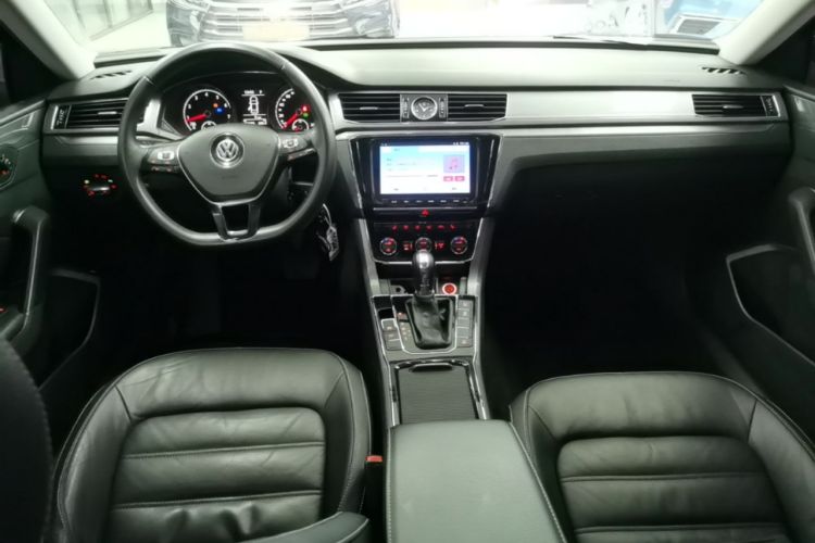 Used Volkswagen Passat 2016 330TSI DSG Luxury Edition Center Console