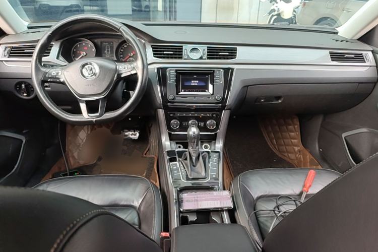 Used Volkswagen Passat 2016 330TSI DSG Luxury Edition Center Console