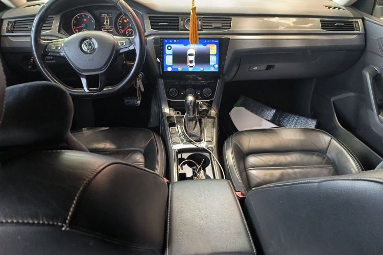 Used Volkswagen Passat 2016 330TSI DSG Luxury Edition Center Console