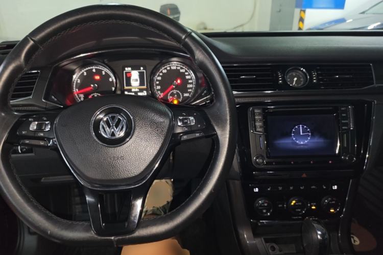 Used Volkswagen Passat 2016 330TSI DSG Prestige Edition Center Console