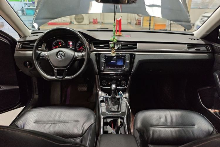 Used Volkswagen Passat 2016 330TSI DSG Prestige Edition Center Console
