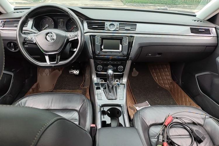 Used Volkswagen Passat 2016 330TSI DSG Luxury Edition Center Console