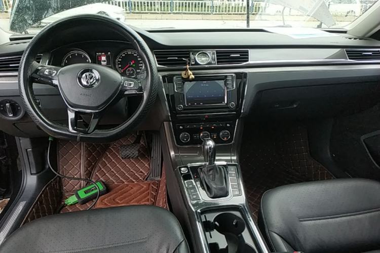 Used Volkswagen Passat 2016 330TSI DSG Prestige Edition Center Console
