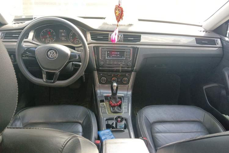 Used Volkswagen Passat 2016 280TSI DSG Prestige Edition Center Console