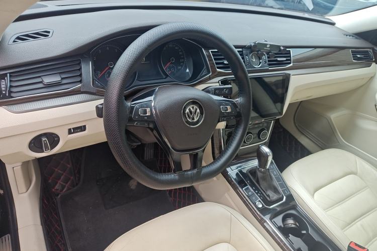 Used Volkswagen Passat 2016 280TSI DSG Prestige Edition Center Console