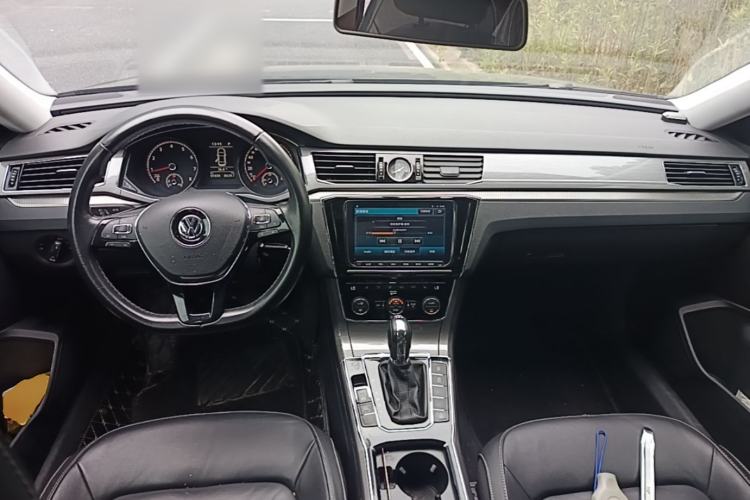 Used Volkswagen Passat 2016 330TSI DSG Luxury Edition Center Console