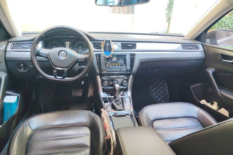 Used Volkswagen Passat 2016 330TSI DSG Luxury Edition Center Console
