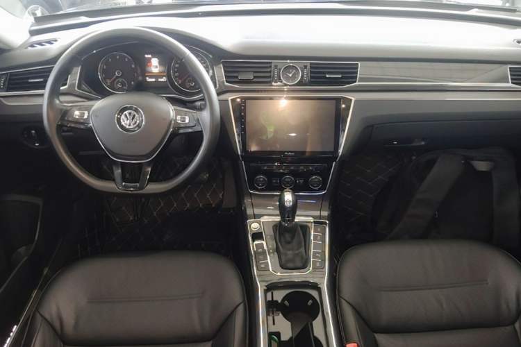 Used Volkswagen Passat 2016 330TSI DSG Prestige Edition Center Console