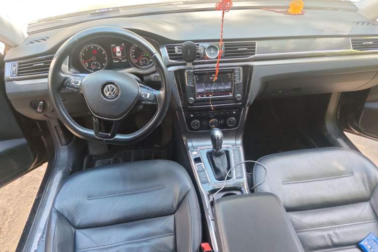 Used Volkswagen Passat 2016 330TSI DSG Prestige Edition Center Console