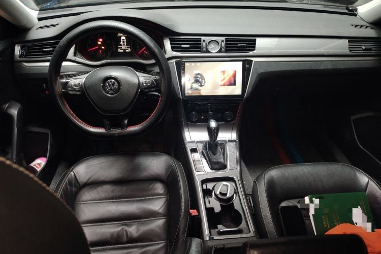 Used Volkswagen Passat 2016 330TSI DSG Luxury Edition Center Console