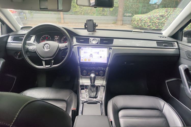 Used Volkswagen Passat 2016 280TSI DSG Prestige Edition Center Console