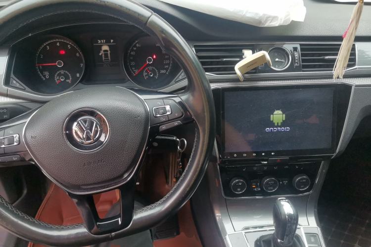 Used Volkswagen Passat 2016 330TSI DSG Luxury Edition Center Console