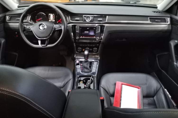 Used Volkswagen Passat 2016 330TSI DSG Prestige Edition Center Console