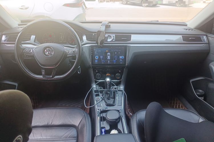 Used Volkswagen Passat 2016 330TSI DSG Luxury Edition Center Console